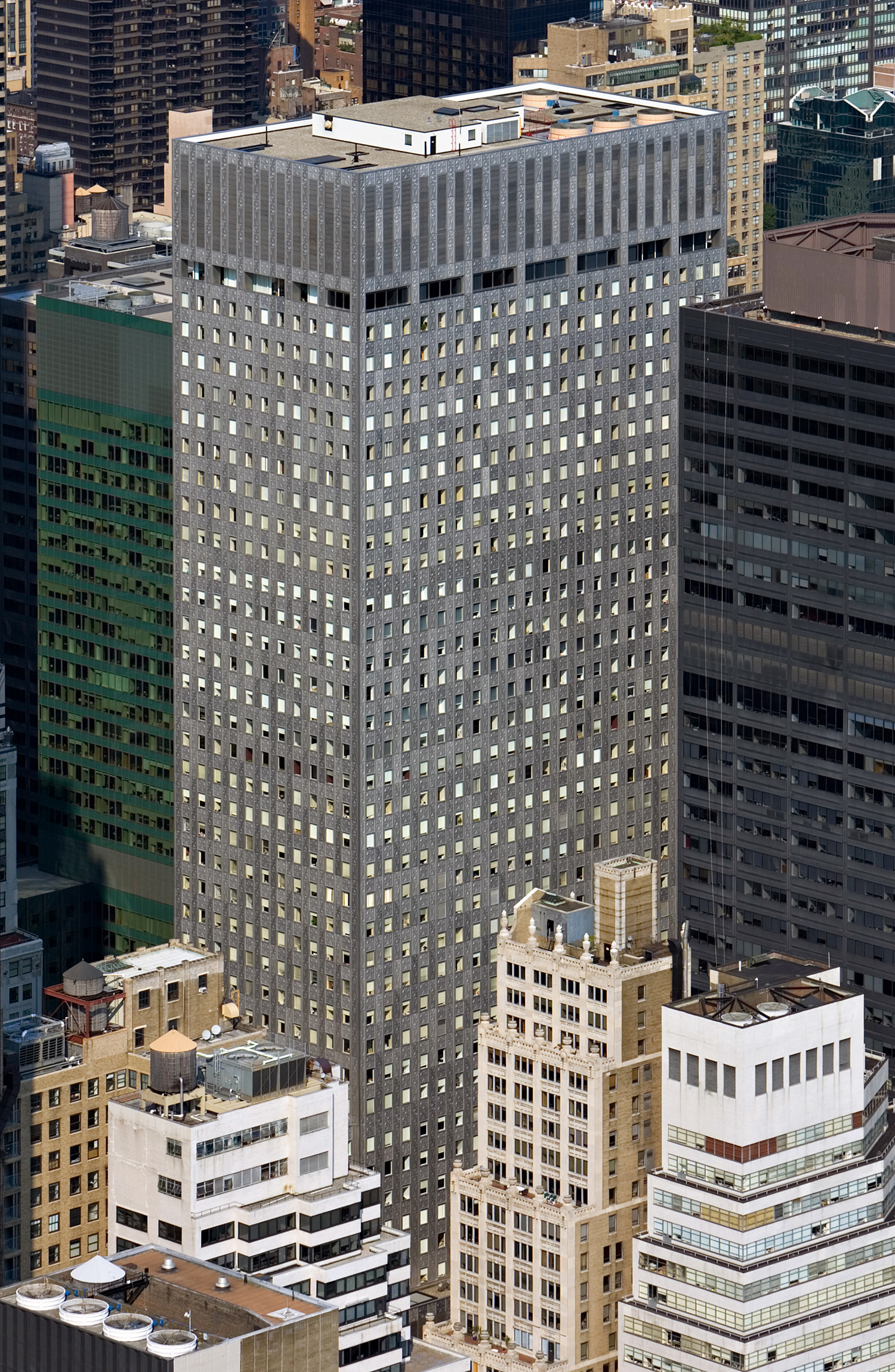 Socony Mobil Building, New York City - View from Empire State Building. © Mathias Beinling